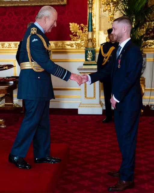 “Meet Nathan Newby: The Hero Who Stopped a Bombing with Just His Words Nathan Newby, a name now etched in the history of true bravery, has been awarded the prestigious George Medal by King Charles. His extraordinary act of courage in 2023 saved countless lives at St James’ Hospital. For two hours, Nathan stood face-to-face with a man determined to carry out a devastating bombing. With nothing but his words, he managed to persuade the would-be attacker to abandon his horrific plans. The tension, the drama, the heart-stopping moments — it’s a story of heroism that almost defies belief. But there’s more to Nathan’s incredible story than just this heroic act. What was the moment that changed everything? The details will leave you stunned. Don’t miss out—click the first comment below to find out more. 👇👇 “